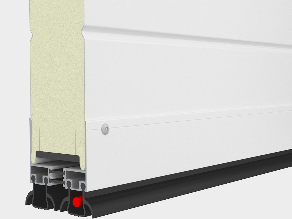 Pastki alyuminiy profili sendvich-panel bilan termik ajratishni saqlab qoladi. Ikki qavatli muhr polning notekisliklarini tekislab, yaxshi muhriyalashni ta'minlaydi. Isitish simi «issiq tutashuv chizig'i» opsiyasi tanlanganda pastki muhrga o'rnatiladi.